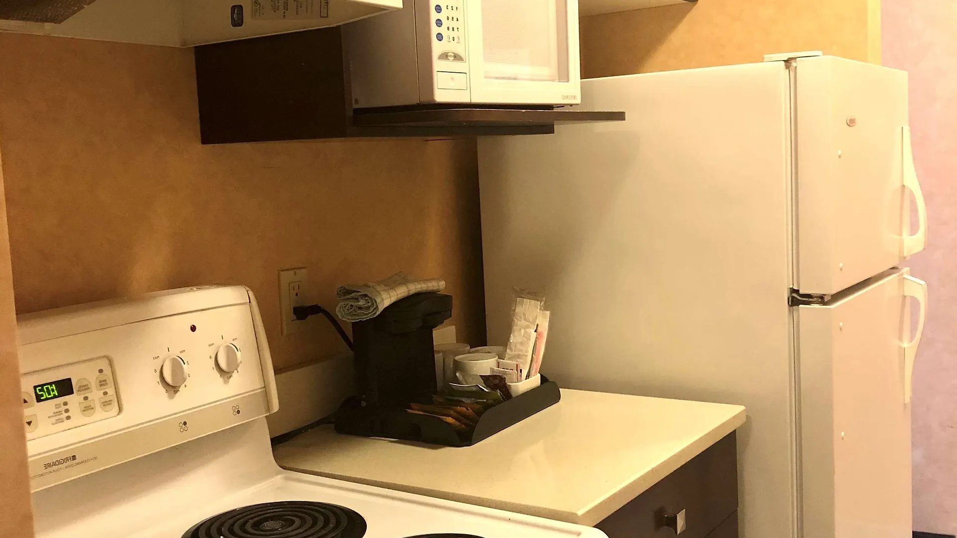 Best Western Plus Suites Downtown Calgary 3*,