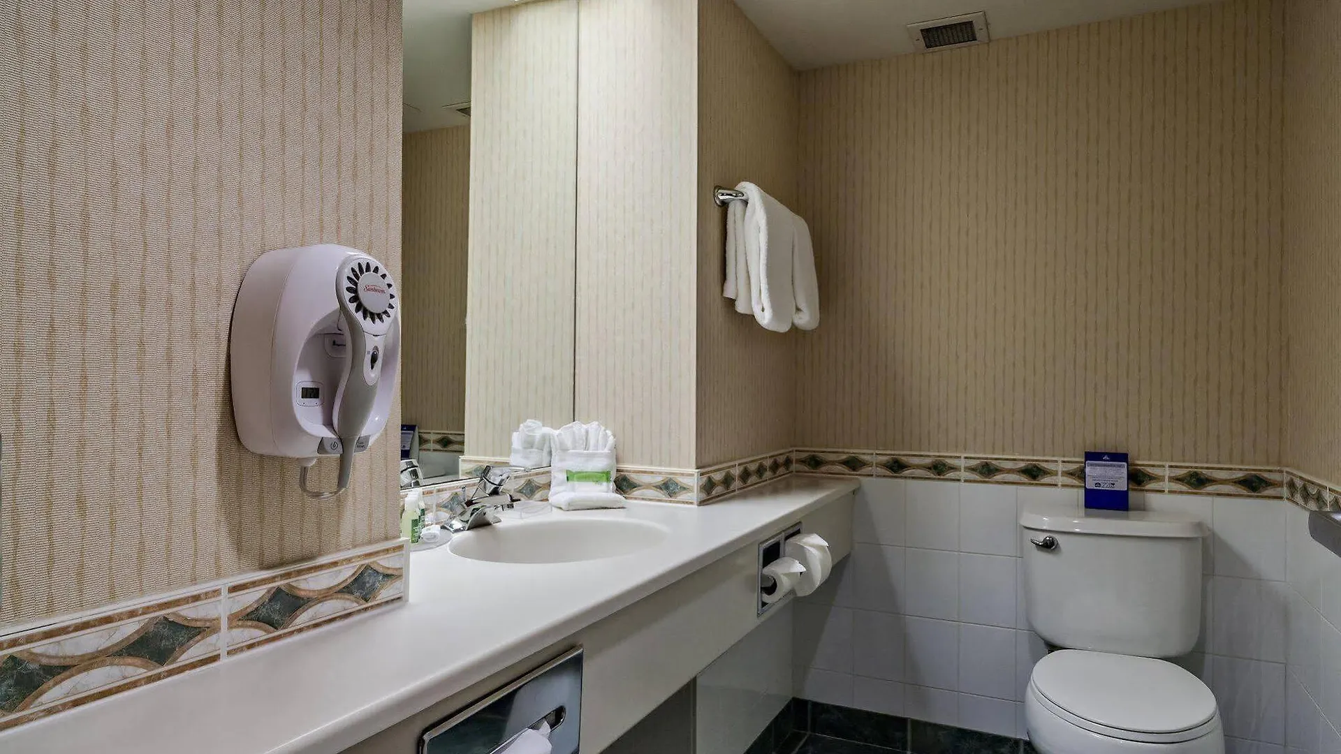 Best Western Plus Suites Downtown Calgary Hotel